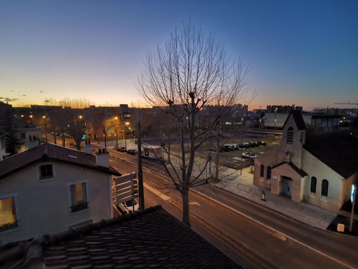 Bagneux Paris Confort Netflix Rer B Exterior foto